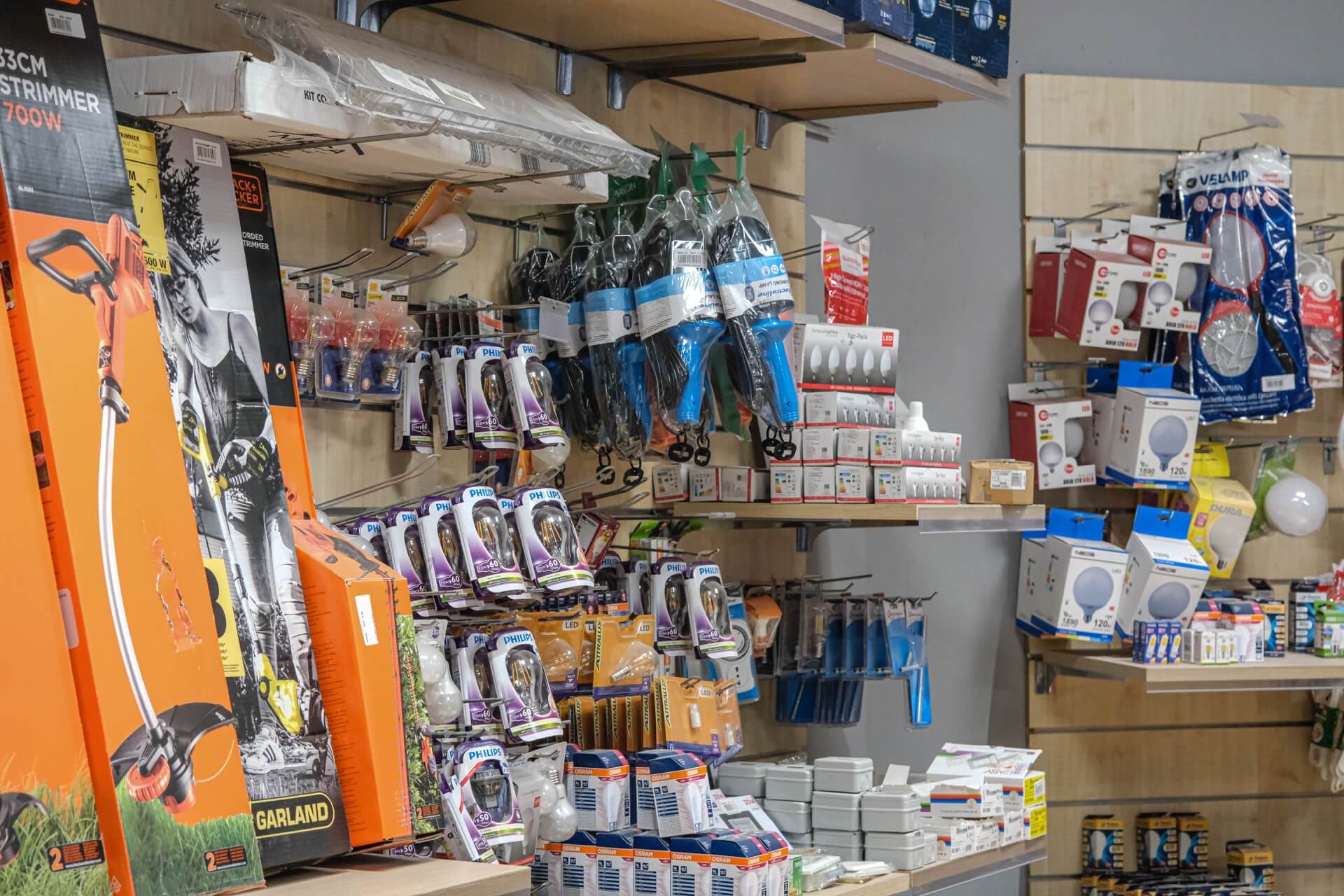 Fornitura di ferramenta e pitture PICA FERRAMENTA SRL a Afragola e Casoria