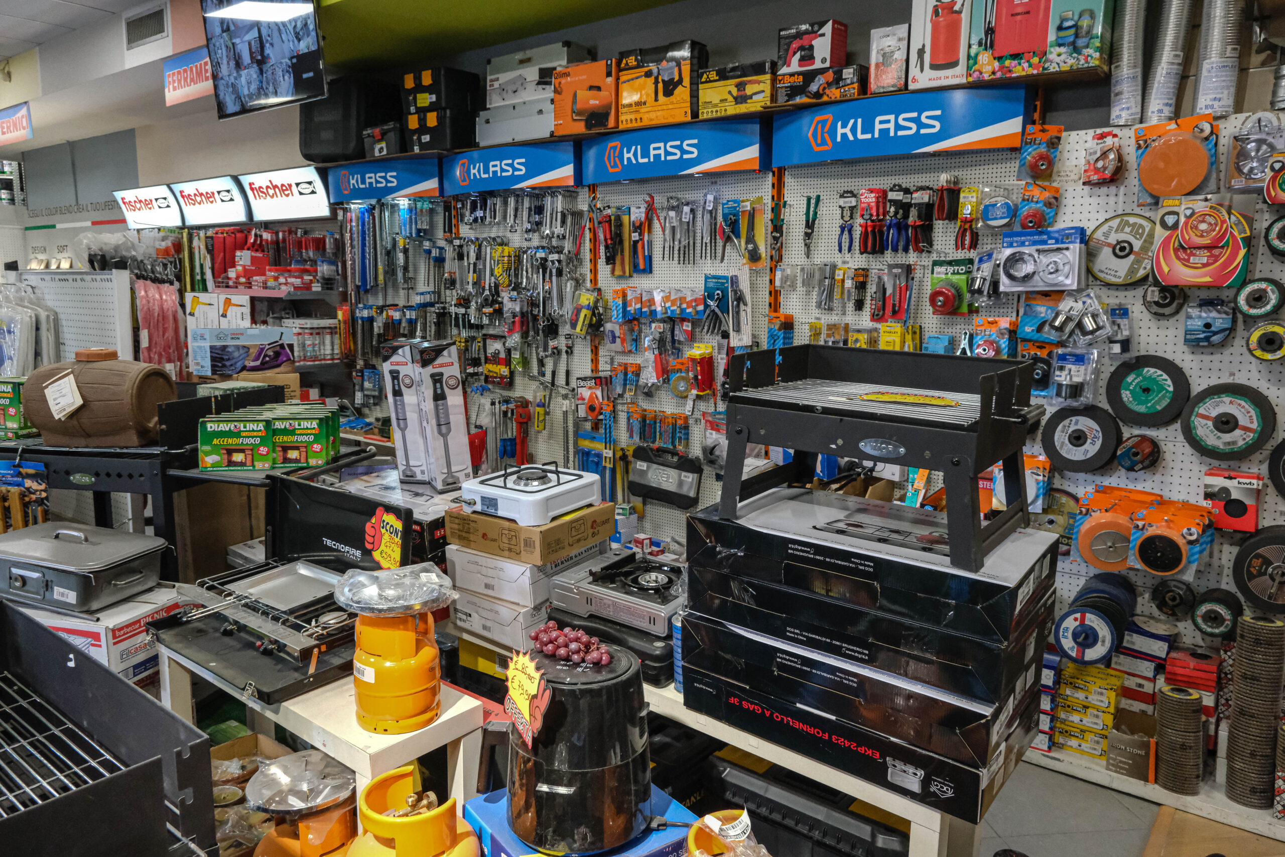 NEGOZIO Fornitura di ferramenta e pitture PICA FERRAMENTA SRL a Afragola e Casoria