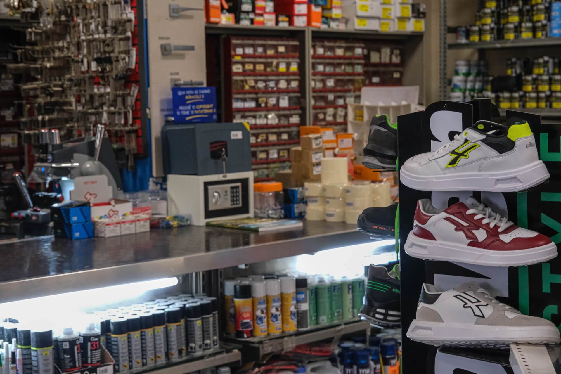 Fornitura di ferramenta e pitture PICA FERRAMENTA SRL a Afragola e Casoria