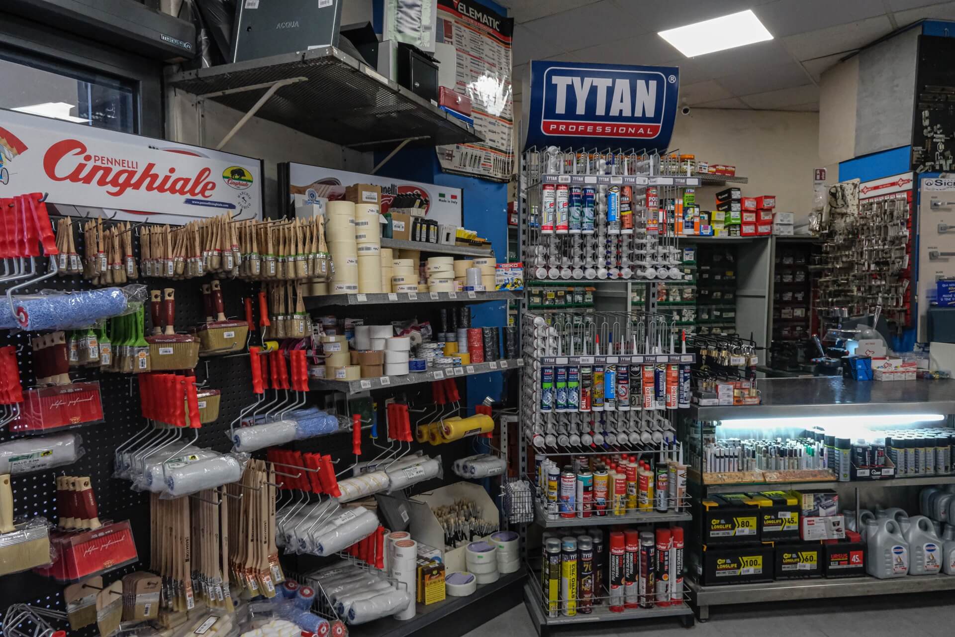 Fornitura di ferramenta e pitture PICA FERRAMENTA SRL a Afragola e Casoria